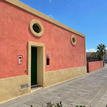 Pomelia, Nel Corso Di A 50 Mt Dal Mare Santa Marina Salina