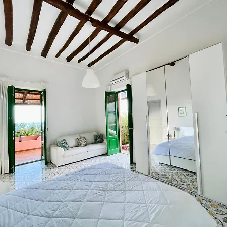 Affittacamere Pomelia, Nel Corso Di A 50 Mt Dal Mare 4*